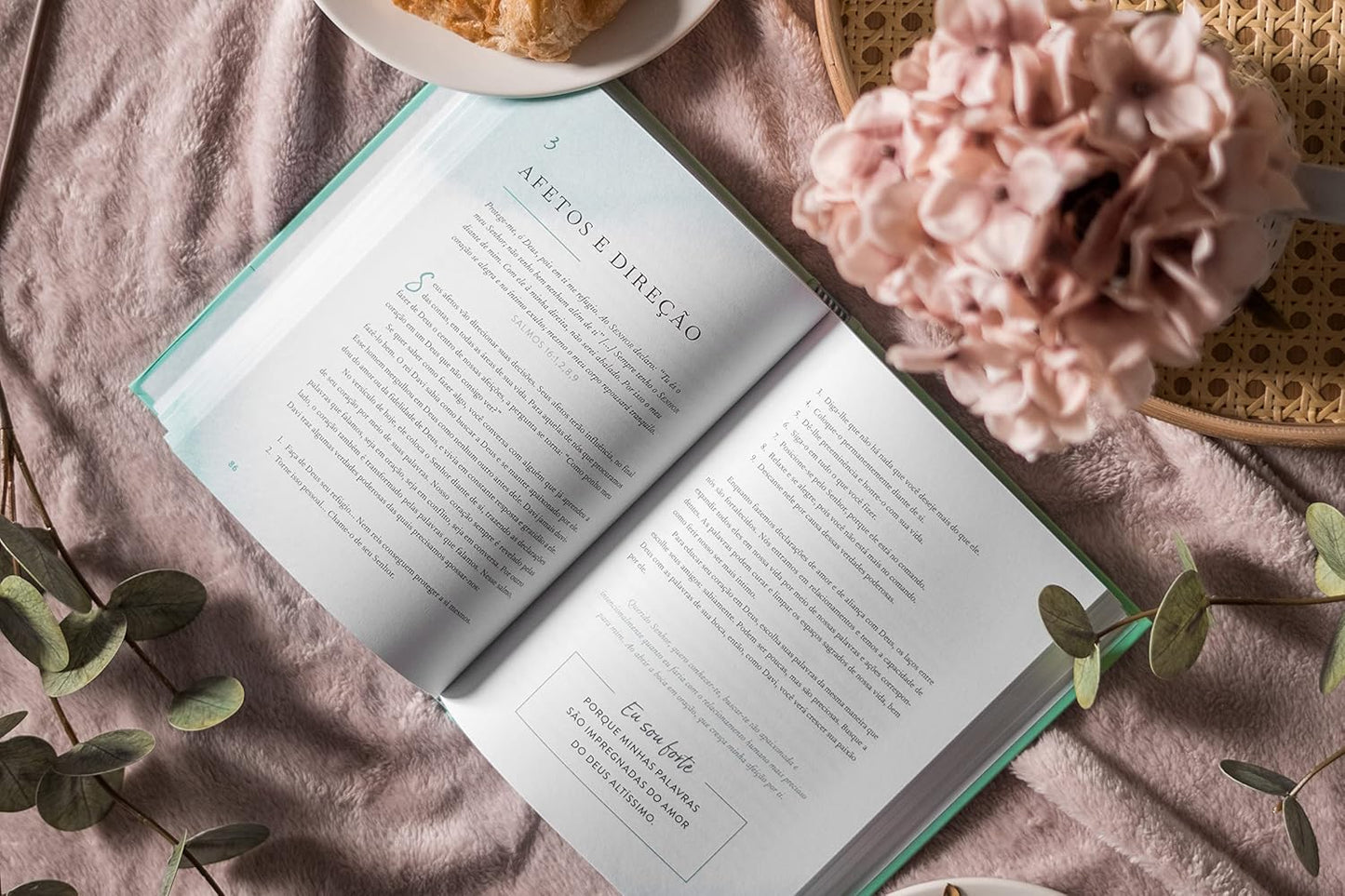 Forte: Devocionais para uma vida poderosa e apaixonada